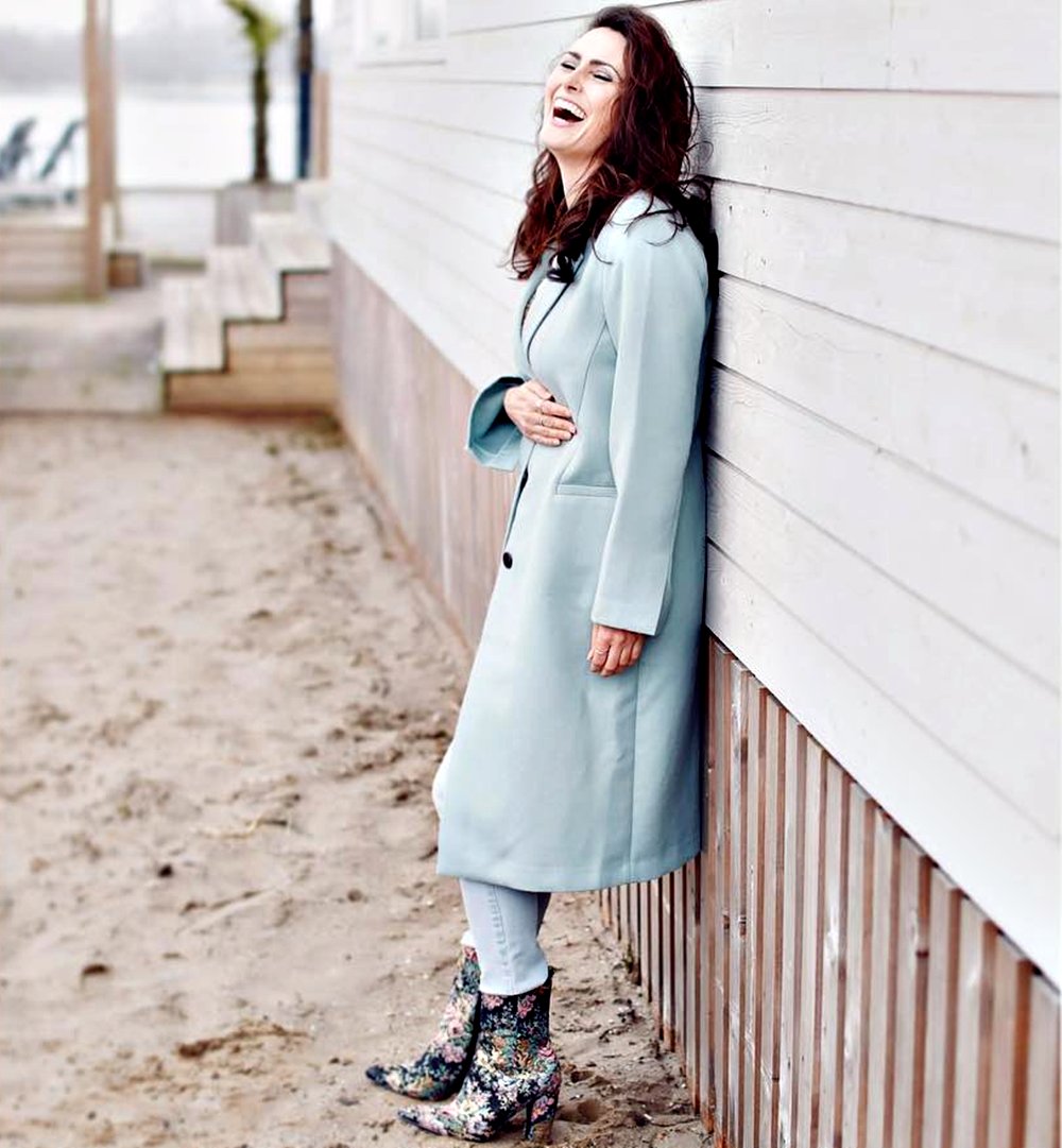 sharondenadelbr's tweet image. My Indigo #SideProjectSaturday

My Indigo: myindigo.lnk.to/MyIndigo-Album

@WTofficial #WithinTemptation #SharondenAdel 
@MyIndigoMusic #MyIndigo #Pop #Indie