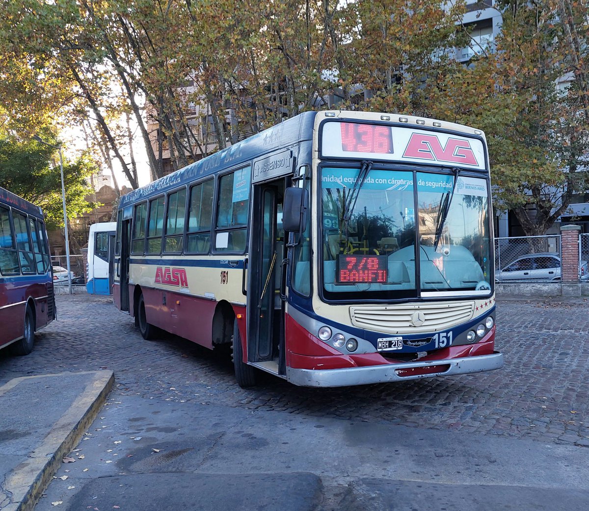 CiudadDeBondis's tweet photo. Comenzamos un nuevo #SabadoDeAportes con dos regresos.
En la zona sur del GBA, volvieron a funcionar como líneas en el cartel la #Linea239 y la #Linea436. No cambian los recorridos. https://t.co/CTiUugCRpv