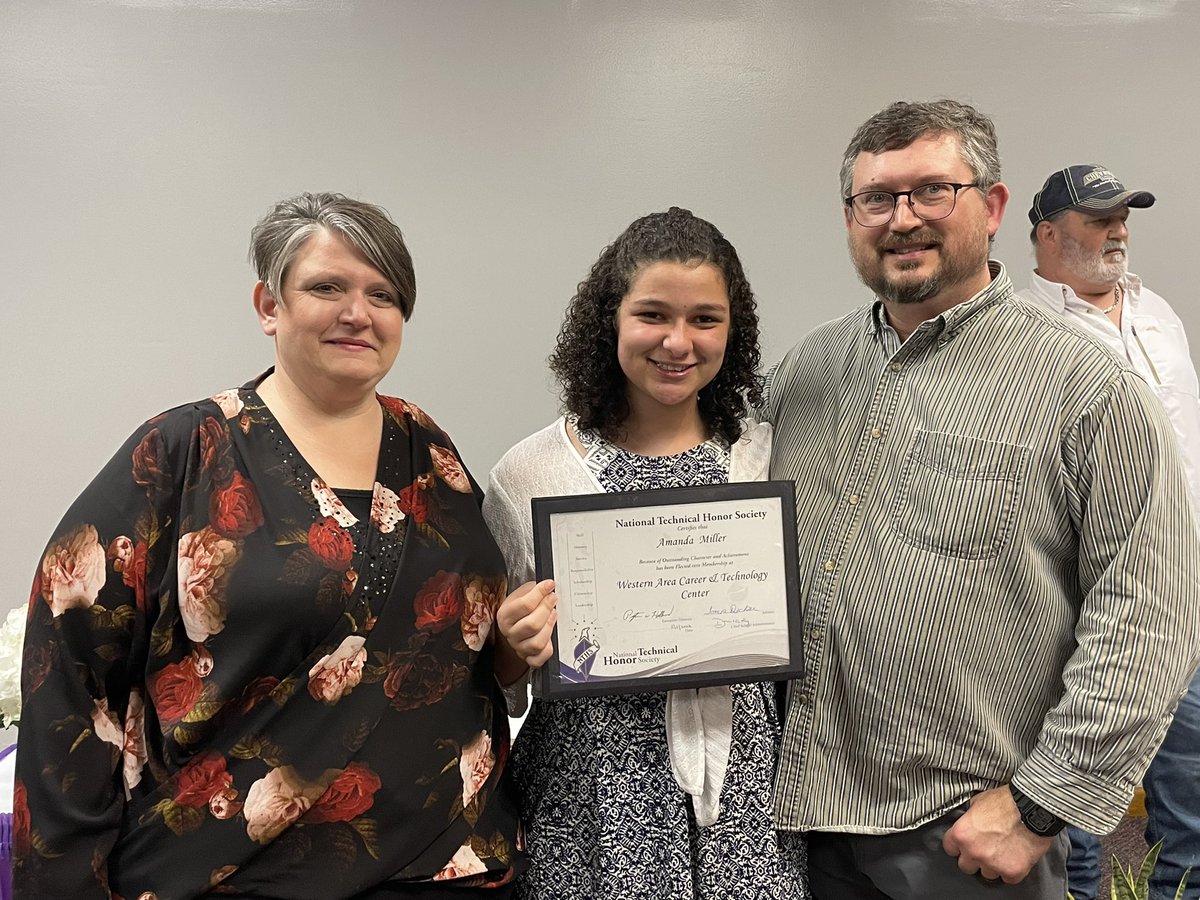 FCSDInnovation's tweet photo. CONGRATULATIONS to our Fort Cherry students inducted into the National Technical Honor Society @WesternAreaCTC.

Mackenzie Campbell 3 yr
Michael Donaldson 2 yr
Darien Mary 2 yr
James Lueck
Amanda Miller

We are so proud! ❤️🙌��🎉 @FCSDInfo @NTHS_Official @fchome2school https://t.co/gVIZc3TTKj