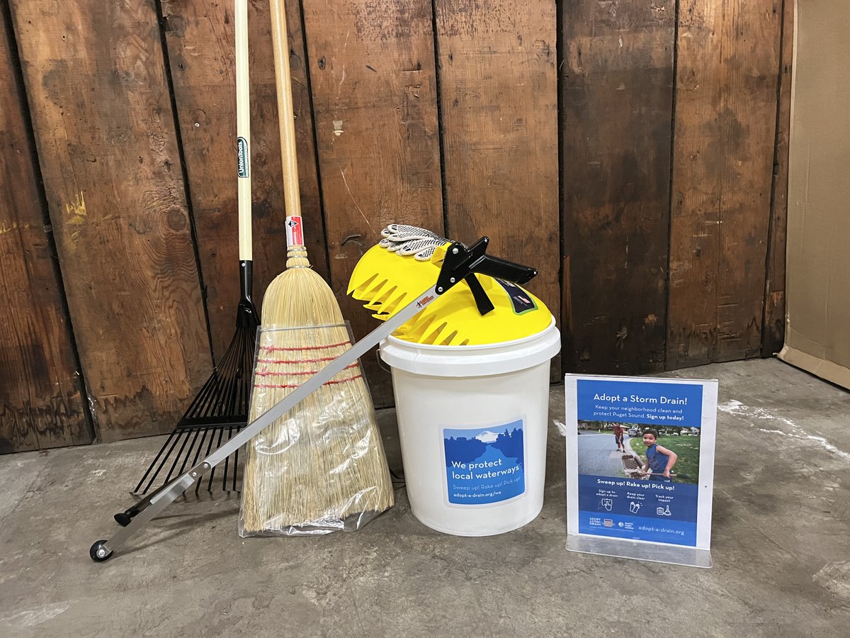SeattleSPU's tweet photo. Join volunteers across the city to keep your local storm drains clear of debris to reduce flooding and protect waterways. We'll provide everything you need to get started. Sign up today at https://t.co/f1CNF4P38w. https://t.co/TMRNOY2agi