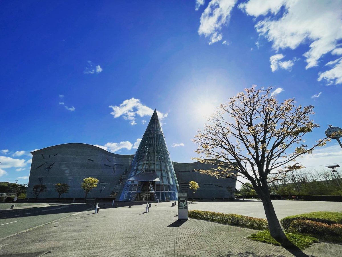 TNaka77's tweet photo. アンバーホール前の街路樹はイチョウ。新緑です。

朝ラン15kロングジョグ

#朝活 #アンバーホール #新緑 #岩手県 #岩手 #久慈市 #久慈 #朝日 #琥珀 #カメラ #カメラ好きな人と繋がりたい #写真 #写真好きな人と繋がりたい #広角 #iwate #kuji #amber #amberhall #camera #朝ラン #running https://t.co/6XFsZB5hUn