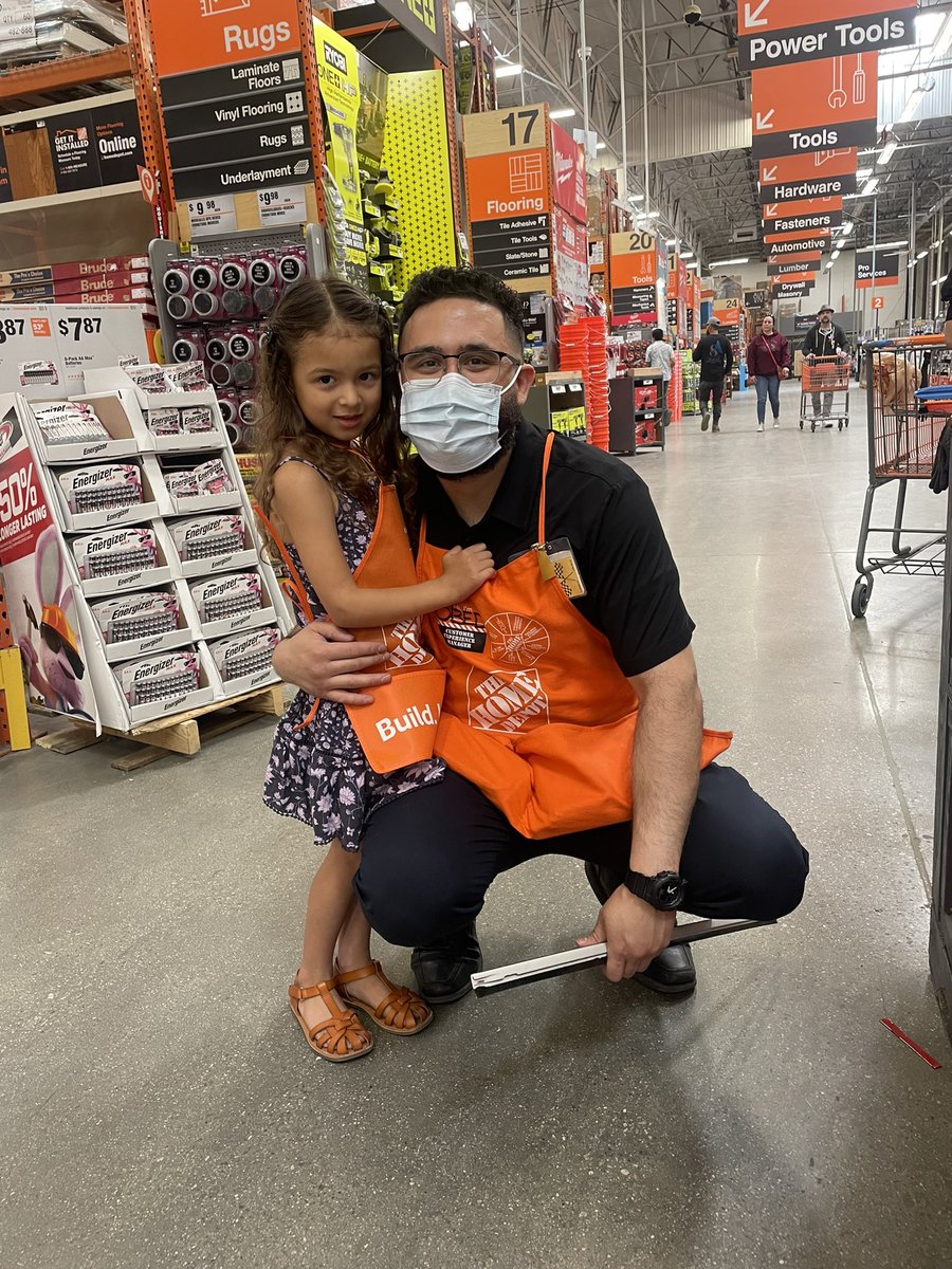 mayra_asds's tweet photo. Had a great time today welcoming everyone back to  the Kids Workshop today ❤️🧡💛💚#teammarina #team6611 #kidsworkshop #paccentral https://t.co/8DzZB8nYcT