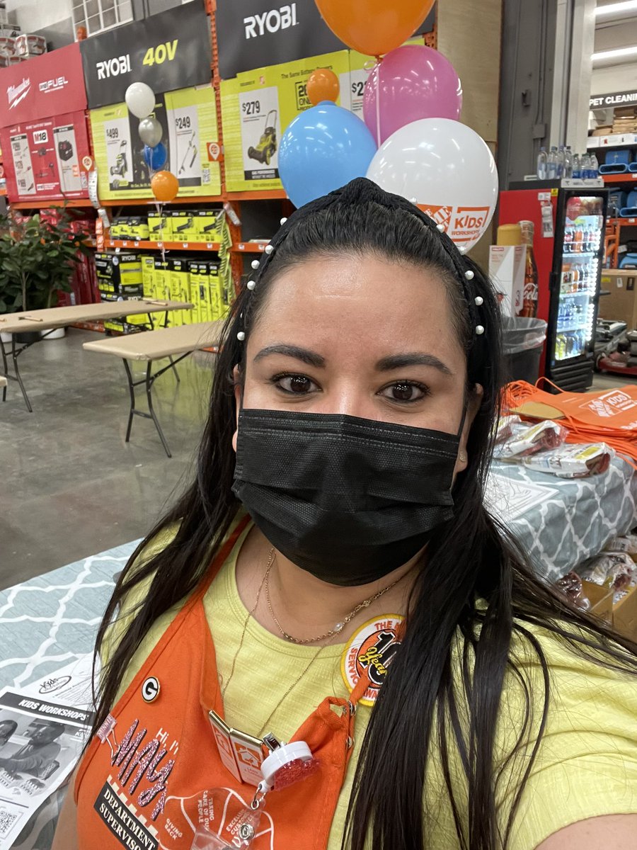 mayra_asds's tweet photo. Had a great time today welcoming everyone back to  the Kids Workshop today ❤️🧡💛💚#teammarina #team6611 #kidsworkshop #paccentral https://t.co/8DzZB8nYcT