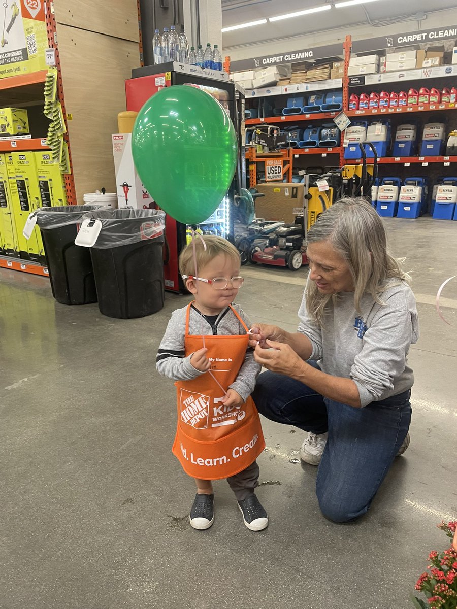 mayra_asds's tweet photo. Had a great time today welcoming everyone back to  the Kids Workshop today ❤️🧡💛💚#teammarina #team6611 #kidsworkshop #paccentral https://t.co/8DzZB8nYcT