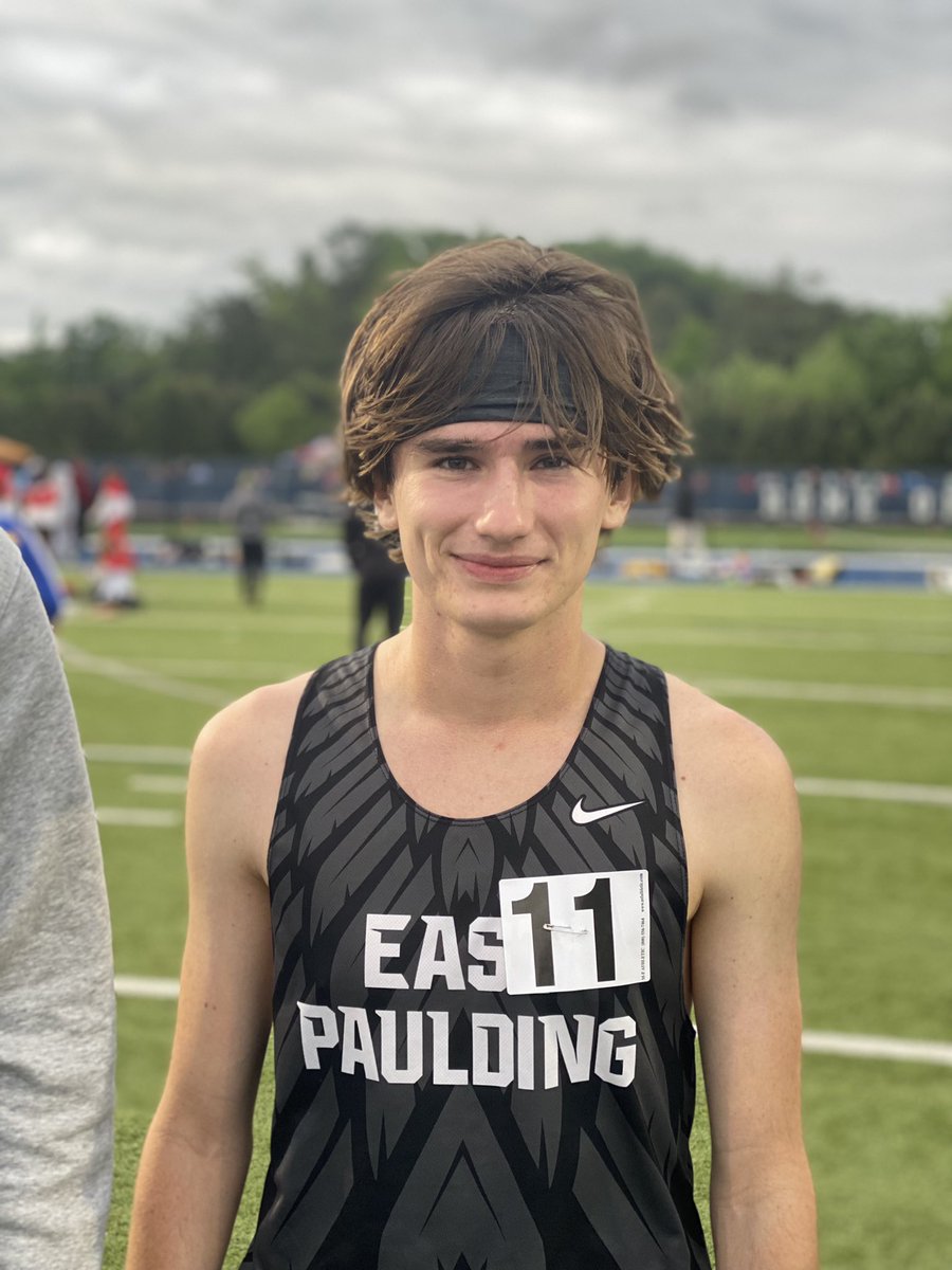 ephstfxc's tweet photo. @elitherunnerguy qualifies for state in the 3200 with a new PR! @AthleticsEP  He gets to leave with a battle scar too! https://t.co/IVwRav4fNR