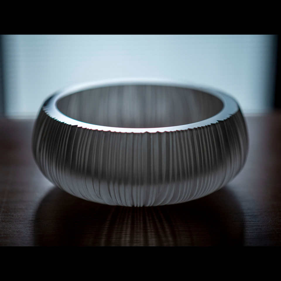 FireSignature's tweet photo. Fine craftsmanship @firesignature and its attention to details.
{Available} #japandi crystal bowl, cut and carved by hand.
Explore more artwork >> firesignature com <<
.
.
.
.
#crystal #crystalbowl #luxuryhomedecor #luxurycraft  #glass #cristal #design #uniquepiece #coldworking https://t.co/e0mBLab9co