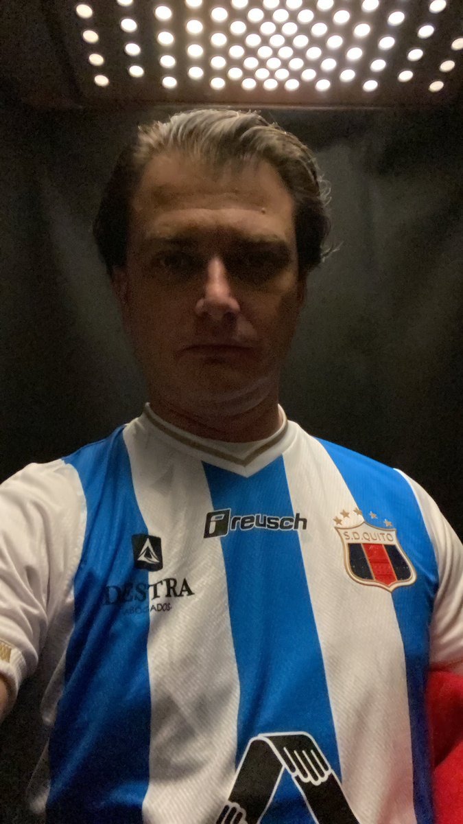 EstebanOrtiz11's tweet photo. #ElQuitoNoTieneHinchasTieneFieles @SDQUITO @ydalequitodale #EnLasBuenasYEnLasMalas. https://t.co/PiVflDsico