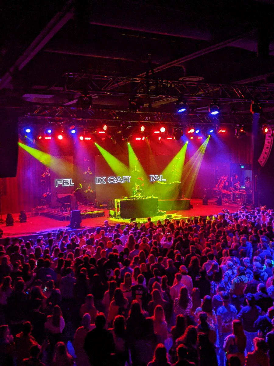 ListenWithMae's tweet photo. @felixcartal starting us off the #babyimbacktour https://t.co/vRMrdm7gJV