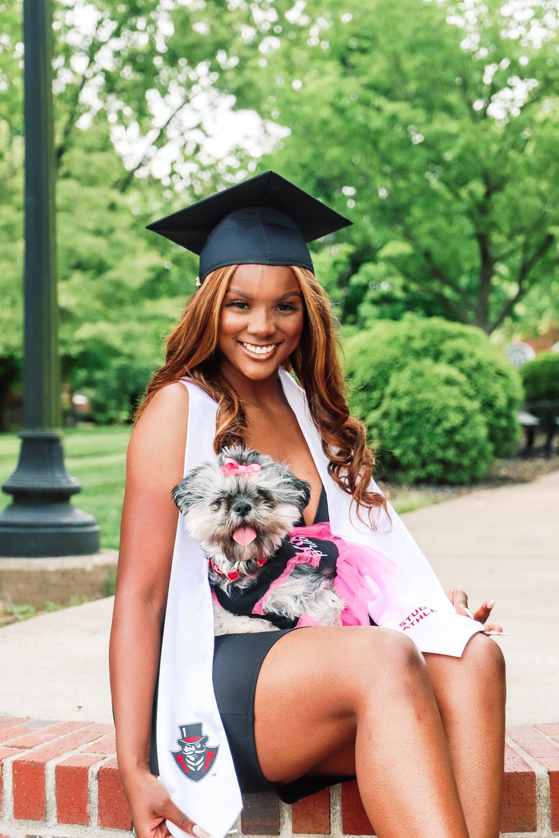 _itsjessieann's tweet photo. A great ending to a new beginning ❤️🎓 https://t.co/OUN0j79q7l