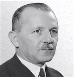 KenanBahadrKaya's tweet photo. Şükrü Saraçoğlu’nun aslen Akçaabat, Trabzonlu olduğunu öğrenen Fenerbahçe taraftarı stadı yakmaya kalkmasın :) #BJKvFB #fenerağlama #Fenerbahce https://t.co/A5EAjjz5FH