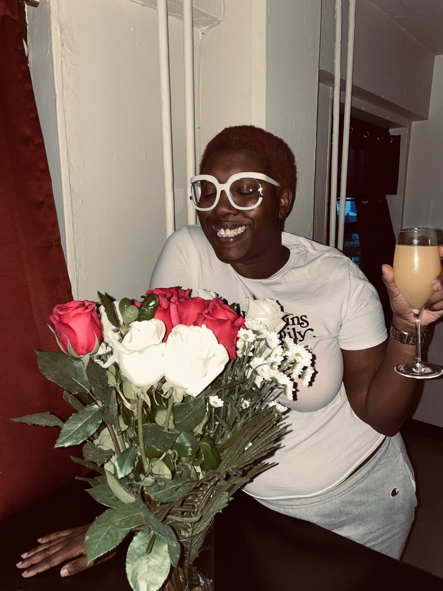 CuThruMaSpeckZ's tweet photo. When you’ve been sipping on mimosas since 2 something and they’re still bottomless ☺️#mothersdaybrunch #allthingsasidepodcast https://t.co/wBmc1xXagv