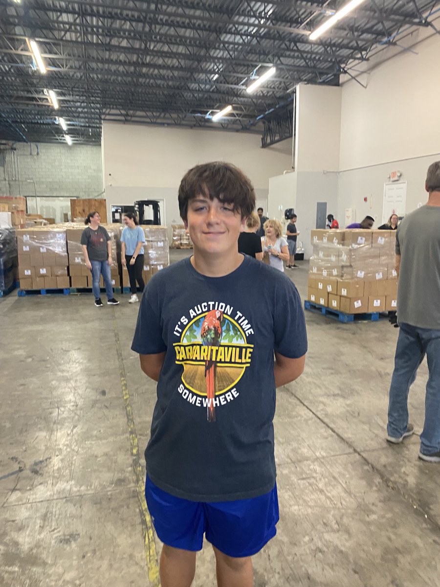 kidkickerjohn's tweet photo. Proud to be a part of packing over 2000 boxes to feed the hungry today at the Treasure Coast Food Bank #kickhunger https://t.co/GI5HpHdXel