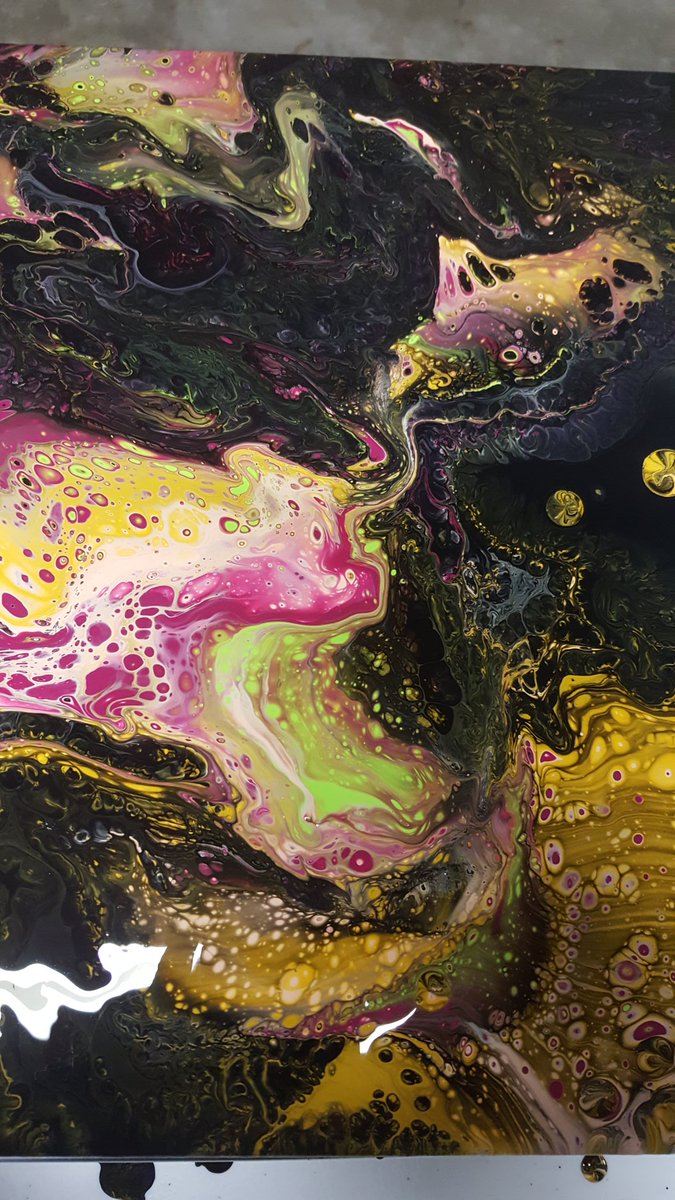 ben_owen85's tweet photo. Another painting I did. What do you see? These paintings could be like an inkblot exercise - what we see may reflect where we are at in our lives or what's on our minds! The white section on the painting is reflection the light as the pic was taken when the paint was wet. https://t.co/aNGMv5PVlp