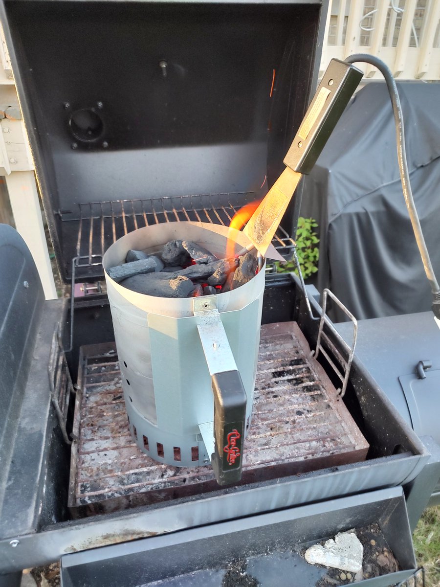 EverettRiverJ1's tweet photo. Getting the grill going for the first time this season...
#yum #Spring #cookingout https://t.co/Z3RiNcPeLk