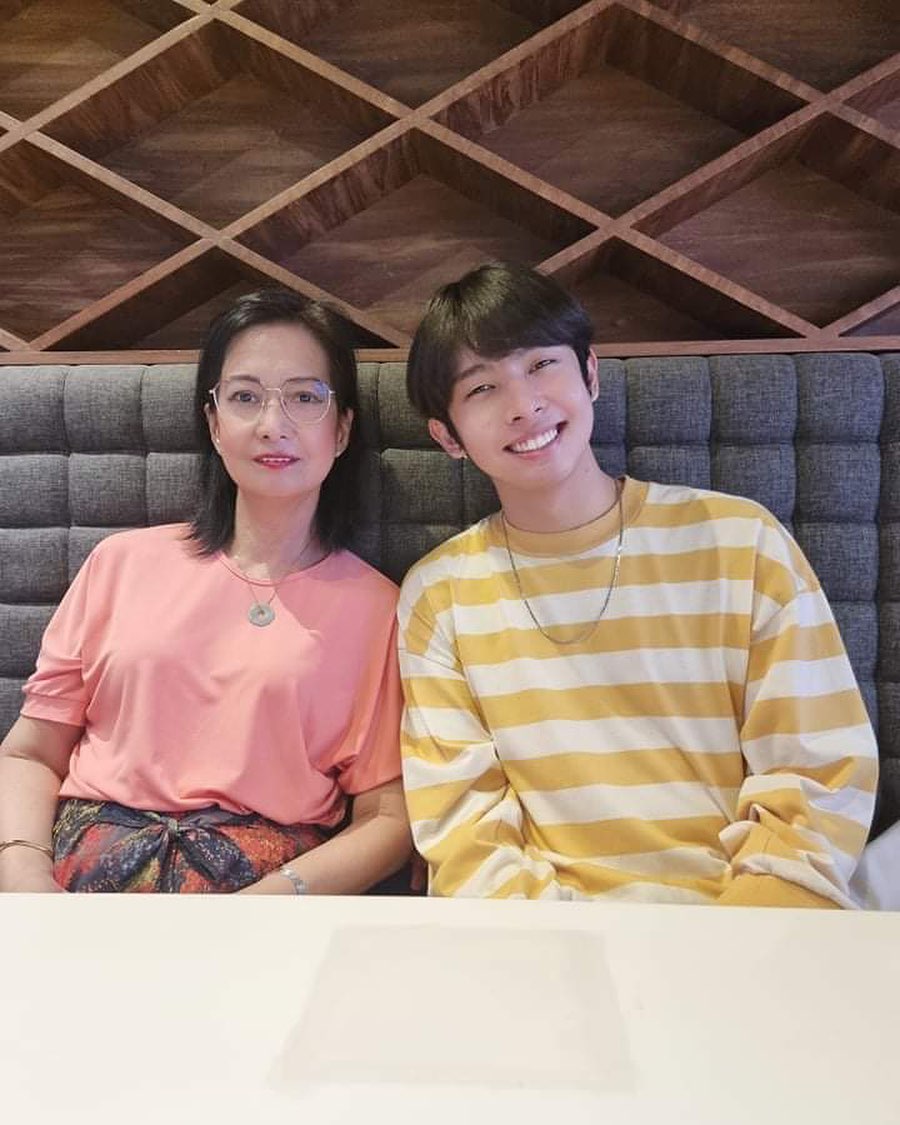 JAHsCORNer's tweet photo. Happy Mother's Day po to the most loving mother of our amo, @thetitagemma. Your love and support to all your children and to us A'tin goes way beyond anything that is seen on camera. We at Jah's Corner hope that you would have a wonderful day today and everyday for that matter. https://t.co/wOfRYV7Vx9