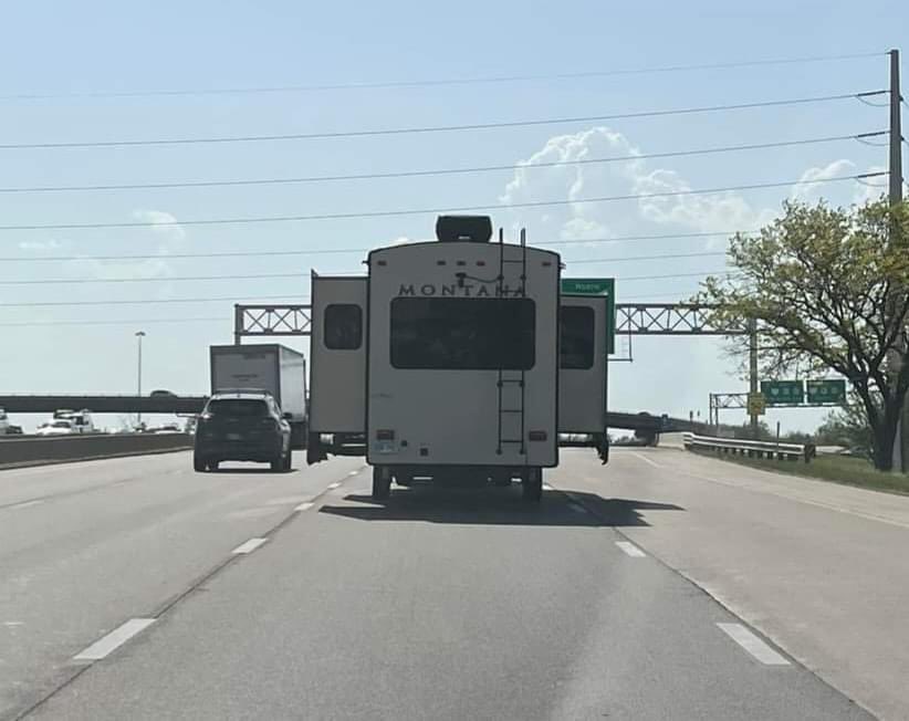 wesley1411's tweet photo. Those dodge mirrors are getting out of hand https://t.co/phZCfj7BPo