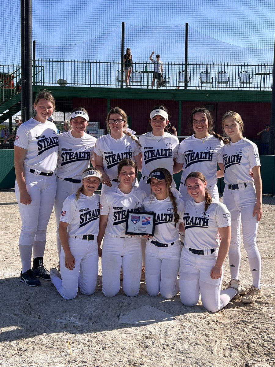 The girls brought home 2nd place in the 18U division this weekend at the Mother’s Day Bash. Great work girls!