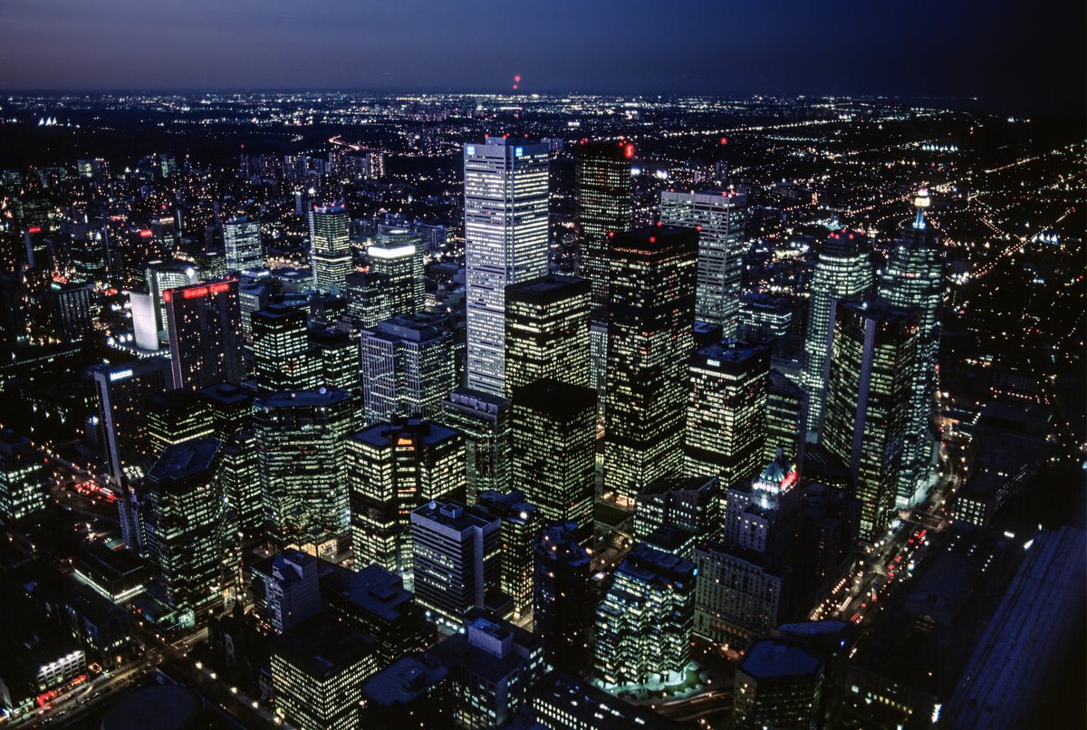 TorontoPast's tweet photo. Toronto in the 90's: Remember this downtown core ? This was taken in 1992 (Credit  - flickr hdw2007).
.
.
.
.
#toronto #torontopast #torontoskyline #torontophoto #downtowntoronto #toronto90s #retrotoronto https://t.co/K8i0gApEdn