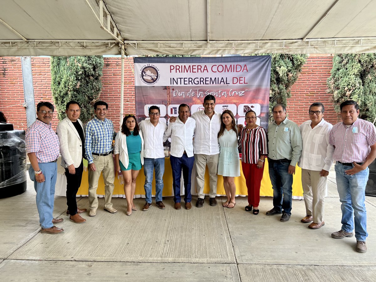 Un honor atestiguar la unión intergremial de empresarios de la construcción poniendo a #Oaxaca como prioridad. Sin duda una gran oportunidad de desarrollo para nuestra entidad. Gracias por la invitación <a href="/pacto_oaxaca/">Pacto por Oaxaca</a>