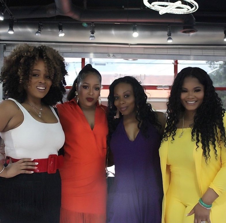 When black women support each other it’s powerful <a href="/MzShynekadotcom/">Mz Shyneka</a> <a href="/DestinyPayton/">Destiny Payton</a> <a href="/MsNicola/">عبدالرحمن القمشوعي</a> @olitonistyle