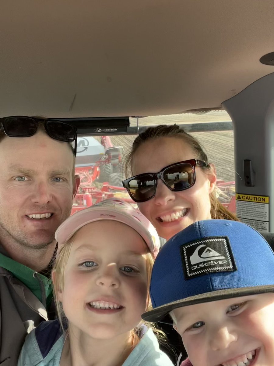 Good luck to everyone out there seeding and prayers for those who can’t get into the field yet. <a href="/rorygregoire13/">rory gregoire</a> #sendraintowesternSK #plant22