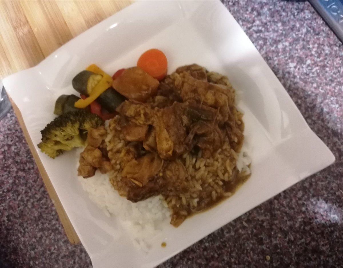GabaSenne's tweet photo. @Mr_Ndash @tasticricesa Tastic Rice and a hearty beef stew with veggies reminds me of Mama especially on such cold days, now the script has flipped I cook it for the family ❤️
#perfecteverytime
#onlyonetastic
#perfectpartnership
#morethanjustrice https://t.co/5tzhzsog4i