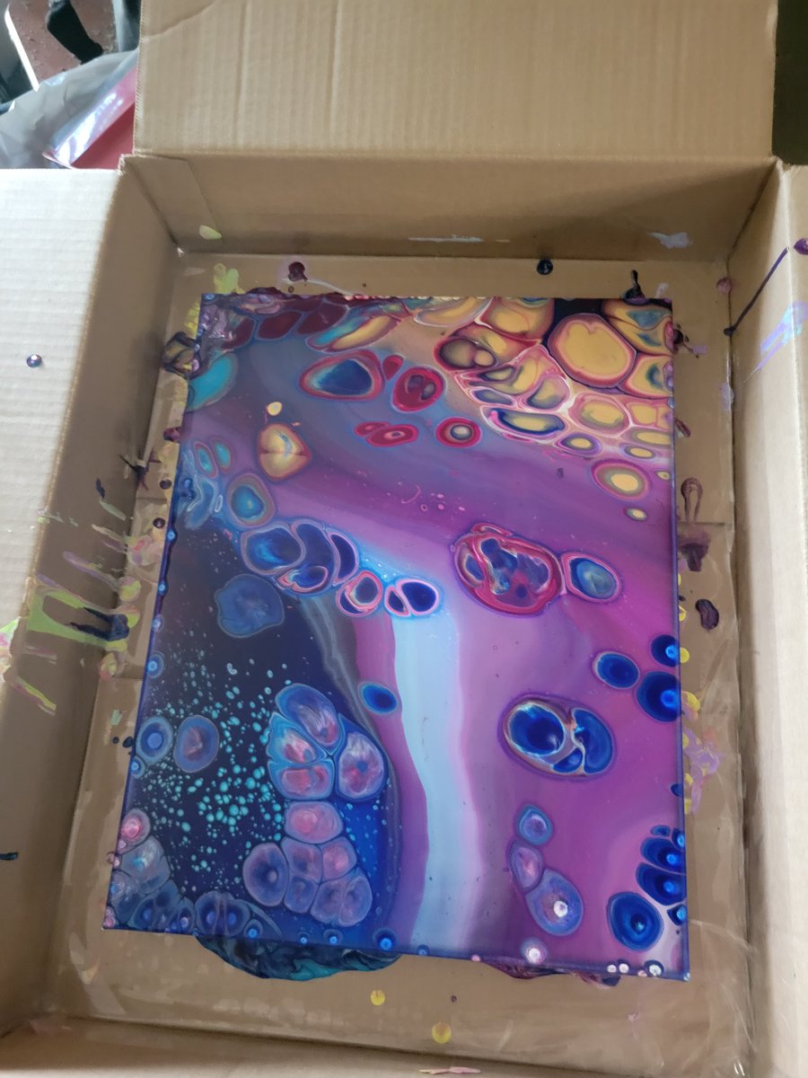 Sami050215's tweet photo. @MadAboutT214 here is the 1st of todays pours. Artist loft colors deep magenta, bright bue, turquoise and old gold. https://t.co/aL3k8W9kGu