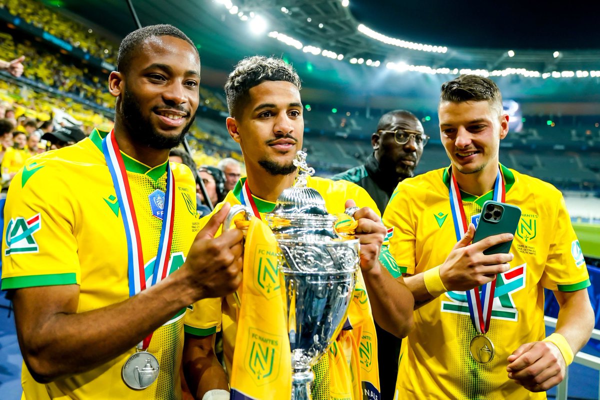 ActuFoot_'s tweet photo. 💛💚🏆 https://t.co/swPr4ZIYz4