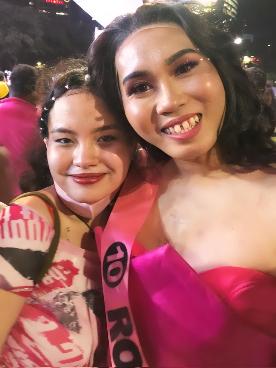 ivosmusicc's tweet photo. the two prettiest,  @dandanshanne with @Itssassagurl via shanne's instagram story. https://t.co/IVNDOMld9C