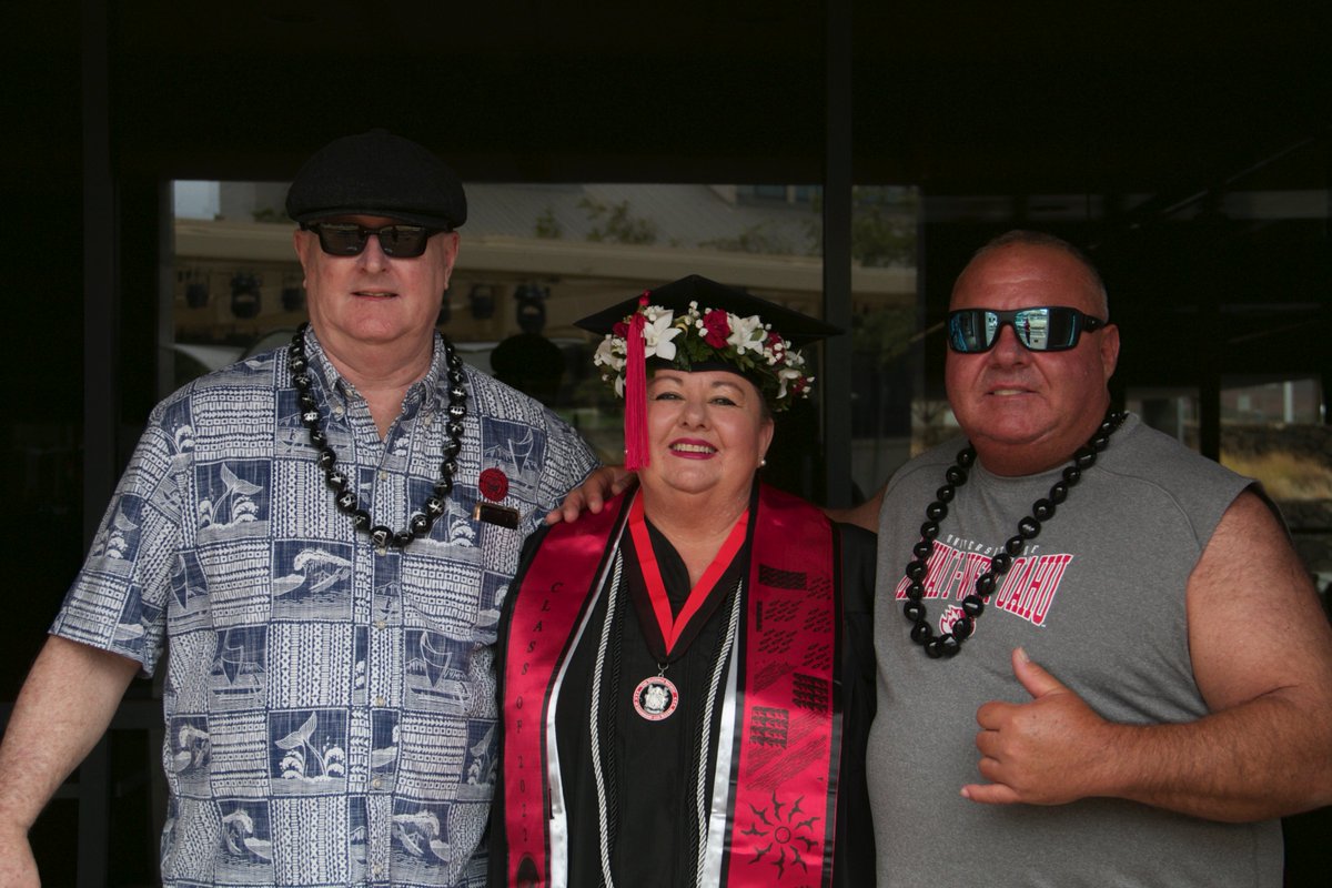 UHWestOahu's tweet photo. Congratulations to our #uhwestoahu spring 2022 graduates and a big mahalo to all those who helped make today’s afternoon ceremony a success! #spring2022commencement #uhohana #uhwo #congratspueo https://t.co/E2fNPTuW2D