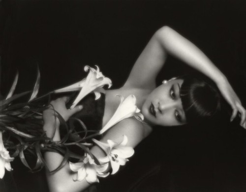 Anna May Wong , photographed by Paul Tanqueray, 1927
#oldhollywood #1920s #annamaywong  #glamour #vintage #beautiful