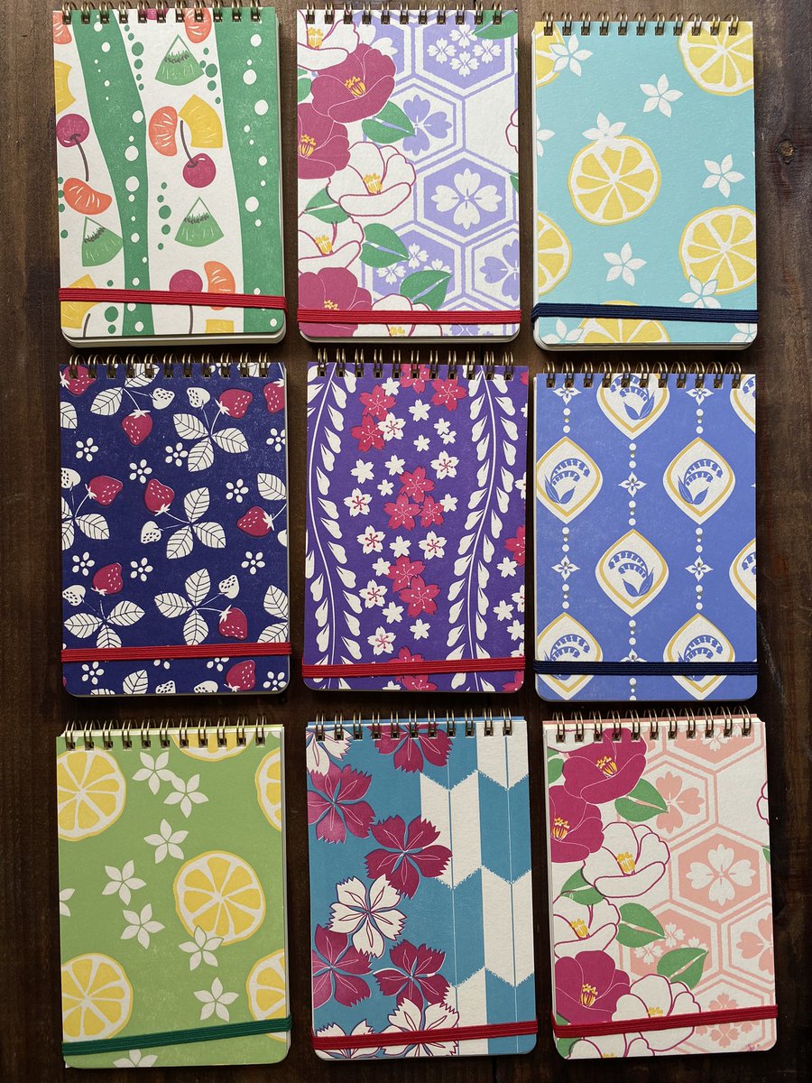 仙台文具の博覧会で販売する乙女のきまぐれリングメモ。

きまぐれなので、柄も様々です。

今回は留ゴムをつけました。