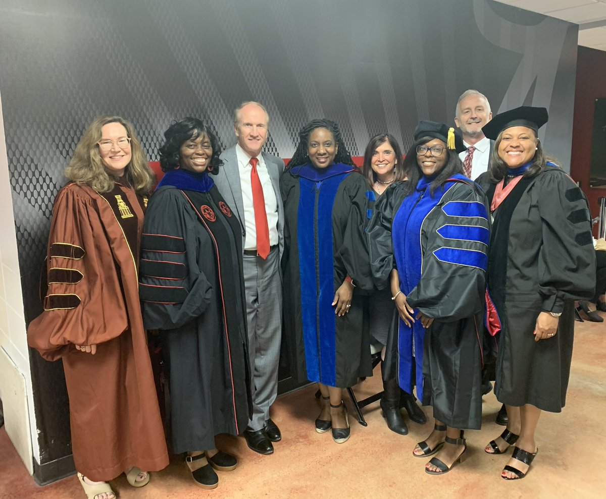 SchnaviaHatcher's tweet photo. It is my great privilege to be part of this wonderful @UofAlabama team celebrating our @UA_SocialWork students on their #graduation day.
#UASSW #ChangingTidesThroughSocialJustice #RightTimeforSocialWork #SocialWork #RollTide https://t.co/aAqkws6bGZ