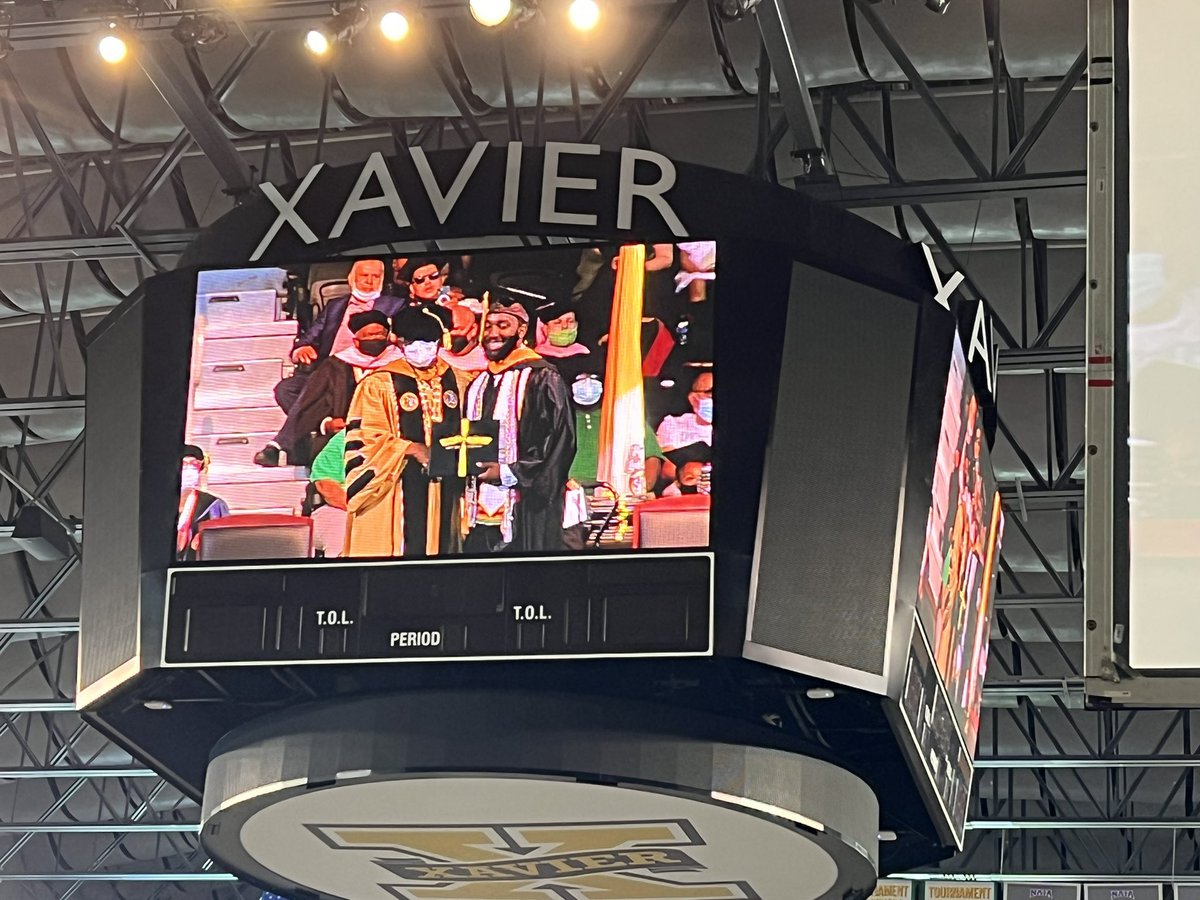 XUExponential's tweet photo. Today we celebrated with the inaugural class of Xavier Exponential honors program as they graduated in the class of 2022! So much greatness, power and destiny in cohort 1 est. 2018. We are so proud of you all 👏🏾 @XULA1925 @XULApres @ShearonRoberts @tyramjohnson @casxula https://t.co/sdYZWGesr3