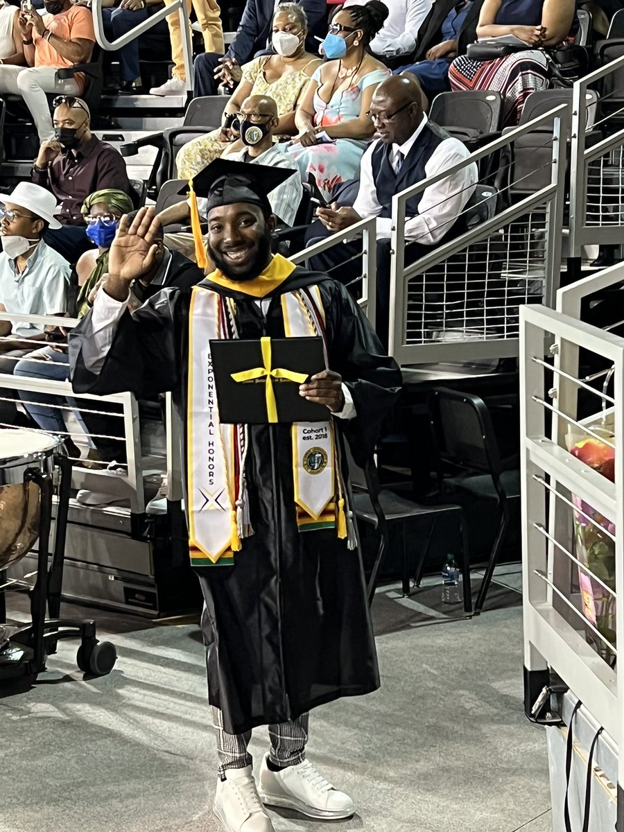 XUExponential's tweet photo. Today we celebrated with the inaugural class of Xavier Exponential honors program as they graduated in the class of 2022! So much greatness, power and destiny in cohort 1 est. 2018. We are so proud of you all 👏🏾 @XULA1925 @XULApres @ShearonRoberts @tyramjohnson @casxula https://t.co/sdYZWGesr3