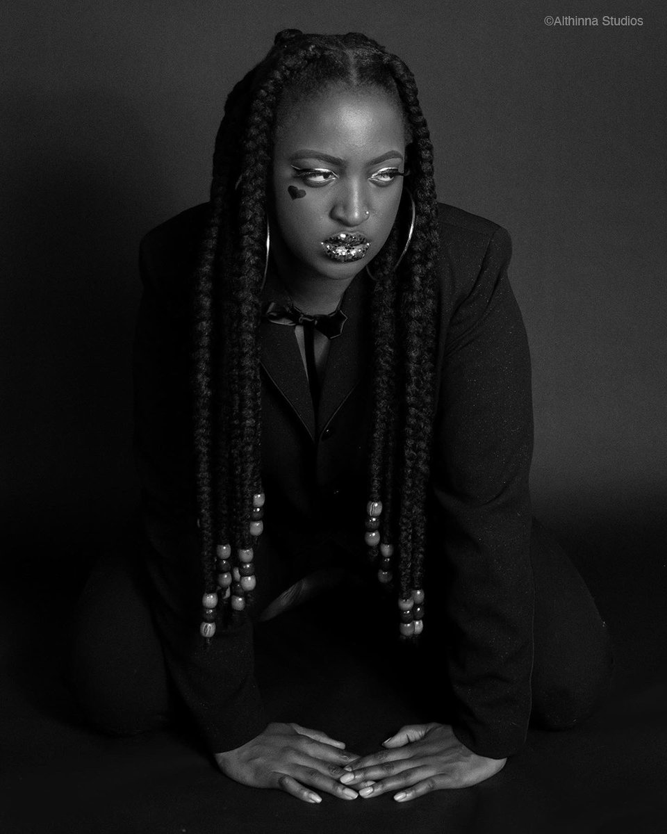 Noir
Me, shot by me 🖤