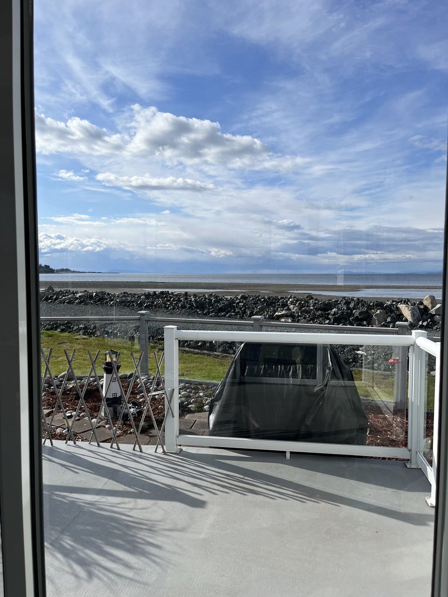 DavidMcArthur9's tweet photo. If this isn’t Paradise then I’m not sure where it is #Parksville #BeautifulBC https://t.co/OjPuBK0ktO