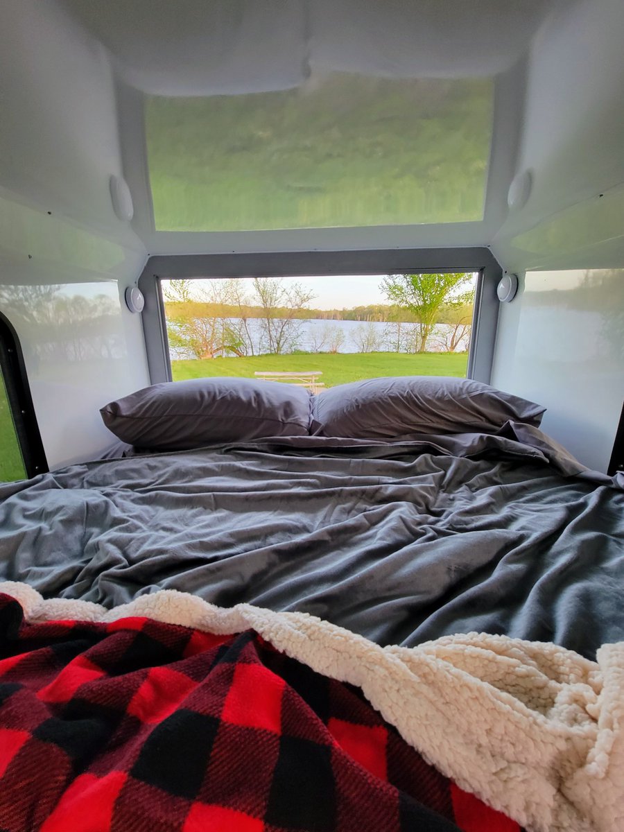 carlfugate's tweet photo. Perfect night to go #glamping #camping #weeroll #gladiator #squaredropcamper https://t.co/oIeHnkiUEG