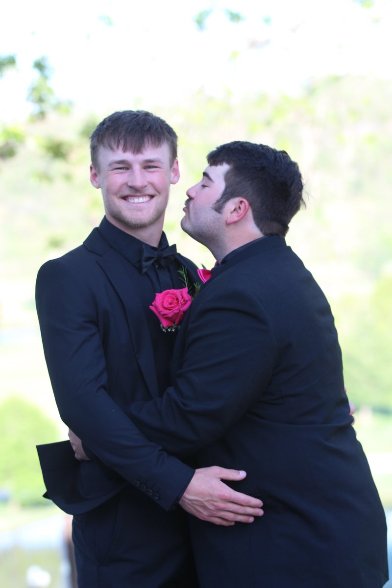 dustinyoung1213's tweet photo. Super Senior Prom Shoutout!
@drewmcbride5 and @Isaac_led10 !!!! https://t.co/Ow9m1lxP9L