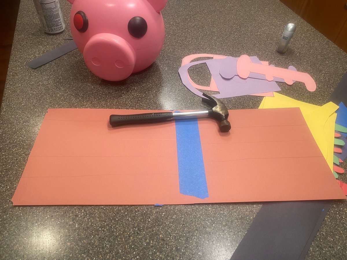 DarealFootball's tweet photo. Getting ready to play piggy at home with the family. @KreekCraft and @DaRealMiniToon if you’re ever in Columbus Oh look us up and come play. Lol 😂 😉😎 https://t.co/VVkUmLsdVl