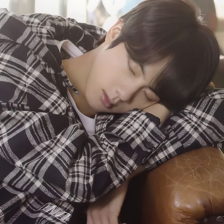 ksjchae's tweet photo. sleeping time 💤 https://t.co/QygfvdpMbS