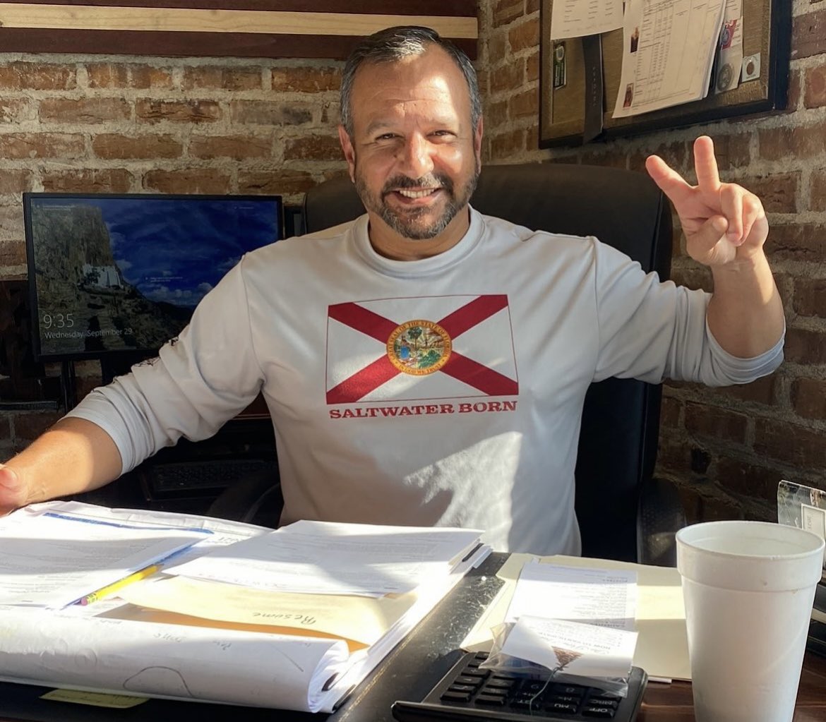 born_saltwater's tweet photo. We love all of our Saltwater Born family! Big shout out to our buddy, Bobby Papazian at the Field Club for the support! Members, make sure to grab some gear at the Pro Shop!
😁😎🙌☀️🌴🌊🍻🤙💯
#saltwaterborn #sun #sand #saltwater #fieldclub #sarasota #coastalflorida #goodvibes https://t.co/tWdgd9ZpKg