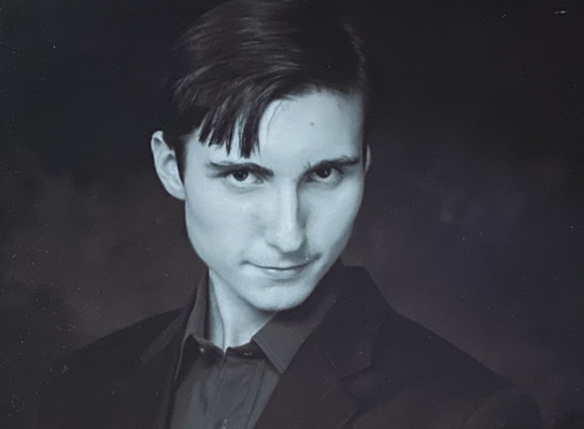 RealAdamKiss's tweet image. I suppose now that the “first headshot” trend is over, it is finally the right time to share one of my earliest headshots!
#firstheadshot #headshot #portrait #firstheadshots #headshot #actor #nycsinger #nycactor #broadway #10yearchallenge #blackandwhitephoto