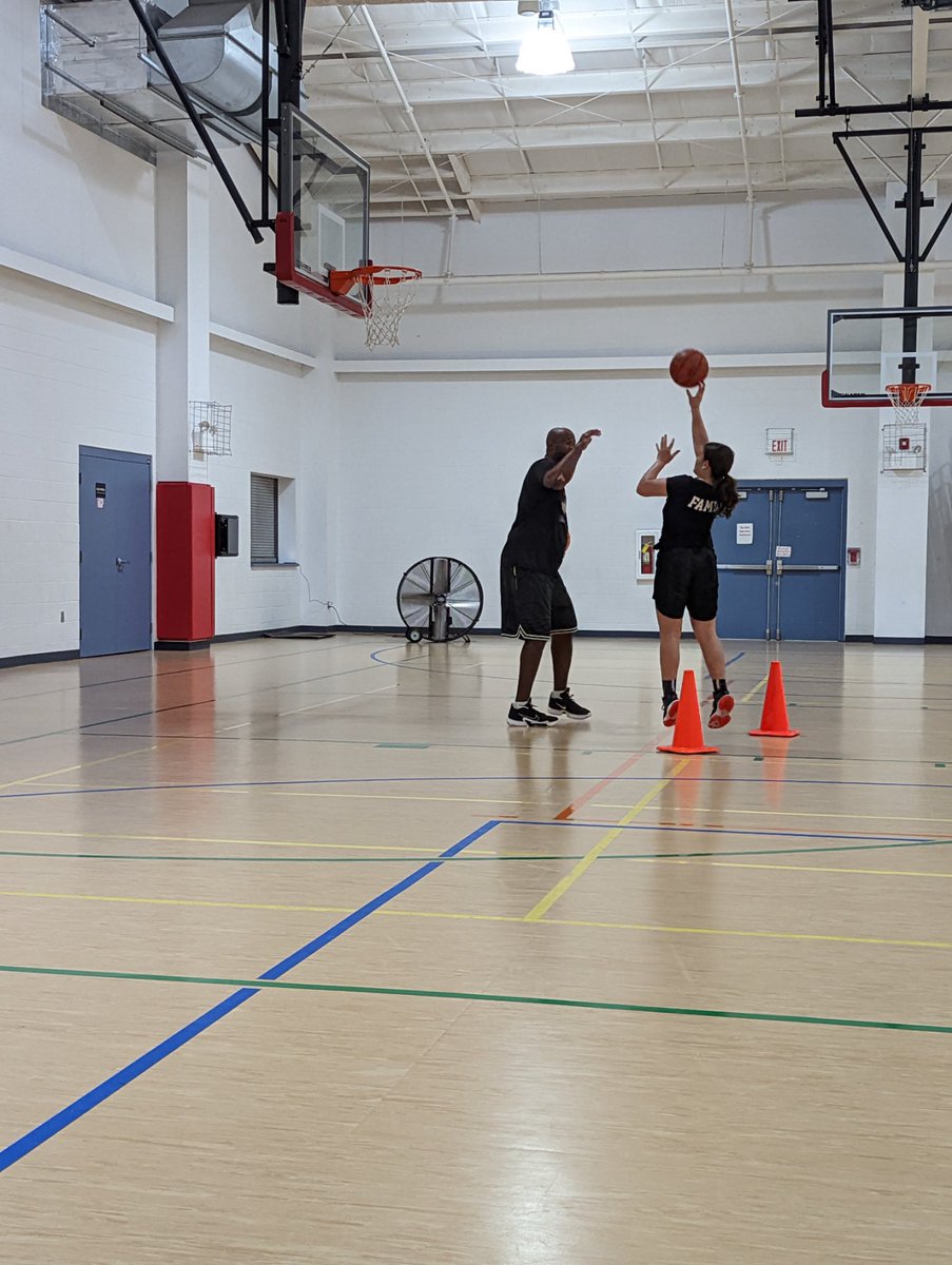 DiNotaGhita's tweet photo. Great workout today with @Givemeliberty30!! https://t.co/rl96VAy2c3