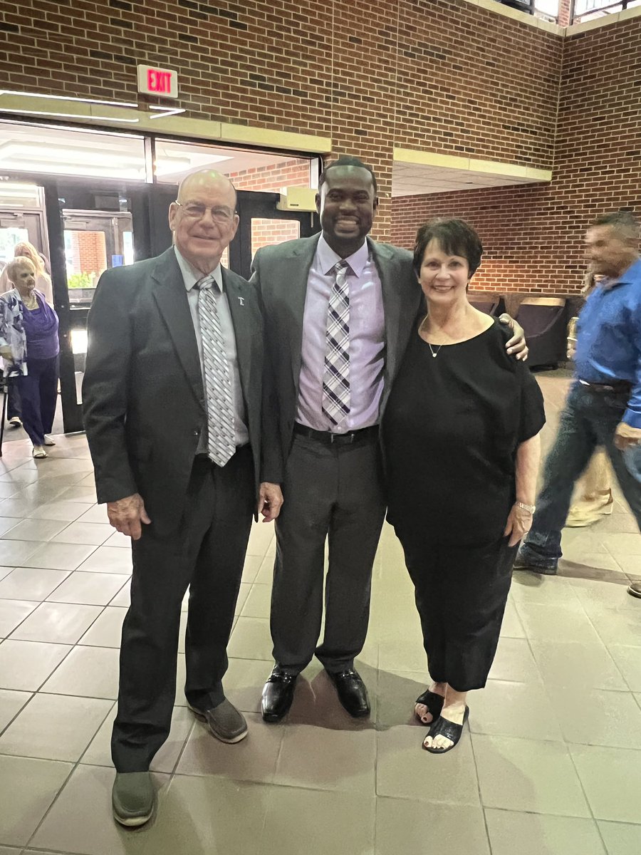 coach_pleasant's tweet photo. Today with family & close friends I get to watch my hero, mentor , & so much more to me ..dad - Coach Carl Pleasant be inducted into the Tarleton State HOF for the 3rd time #HOFDAD #proudson #lovesraidernation https://t.co/cp69xCMEU5