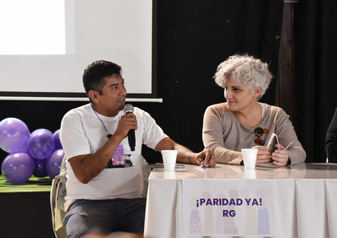 JavierCalisaya's tweet photo. Ese es uno de los objetivos del #ProyectoDeParidad: garantizar la igualdad entre hombres y mujeres en el ámbito legislativo local, en las listas, en el Cuerpo y en las vacancias.
Como dijo @clauasin: "La paridad a medias, no existe". https://t.co/9vcfeIkhjv