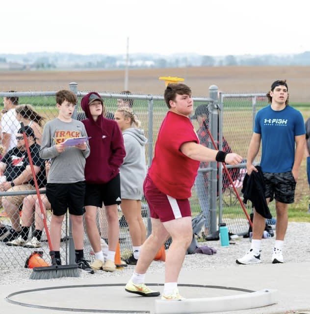 RECORD BREAKER ALERT

Gibson Southern senior Sloan Cox broke the school record for Boys Shot Put at today’s Sling ‘em Invitational at North Central HS in Indy with a throw of 58 ft 10.75 in. 

#titanpride