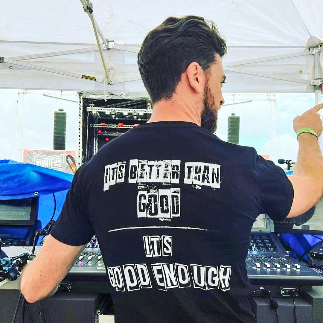 AvidLiveSound's tweet photo. 🤣 It's better than good!
📷 https://t.co/sGi8uVZSZm
▶️ https://t.co/hElVavE9GL

#upstagemerch #ascolour #roadies #roadcrew #foh #livesound #venues6l #avid https://t.co/JaFjdoDT1W