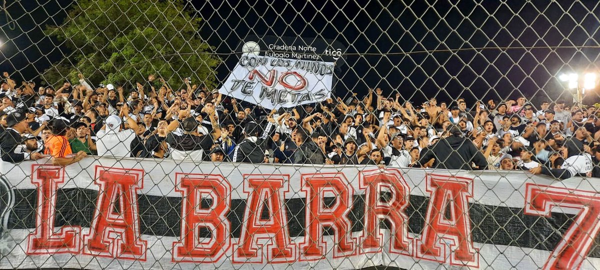 Con los Niños NO  te metas  🧒🏻👧🏻

O vamos por vos 👊🏻

#LaBarra79