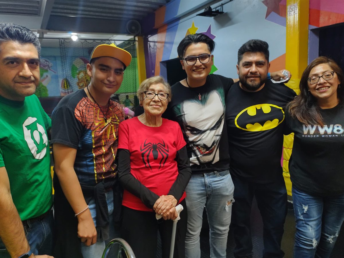 Kelita_cool's tweet photo. The 1st time I learned about Servant leadership was thanks to the best teacher ever, my superhero, who taught me to be my own superstar. It’s a privilege to be part of my mom’s amazing journey in this life, thanks for being #ProximityMom in our #ATTtastic family 
@mexicollectors https://t.co/I8AJwBQkxY
